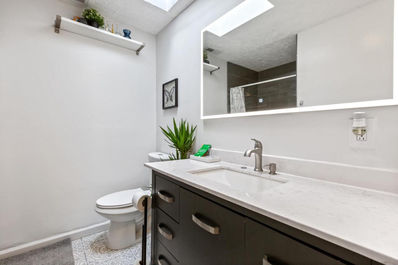Pristine Townhouse With Rooftop Deck Near Canton! Baltimore Exterior foto