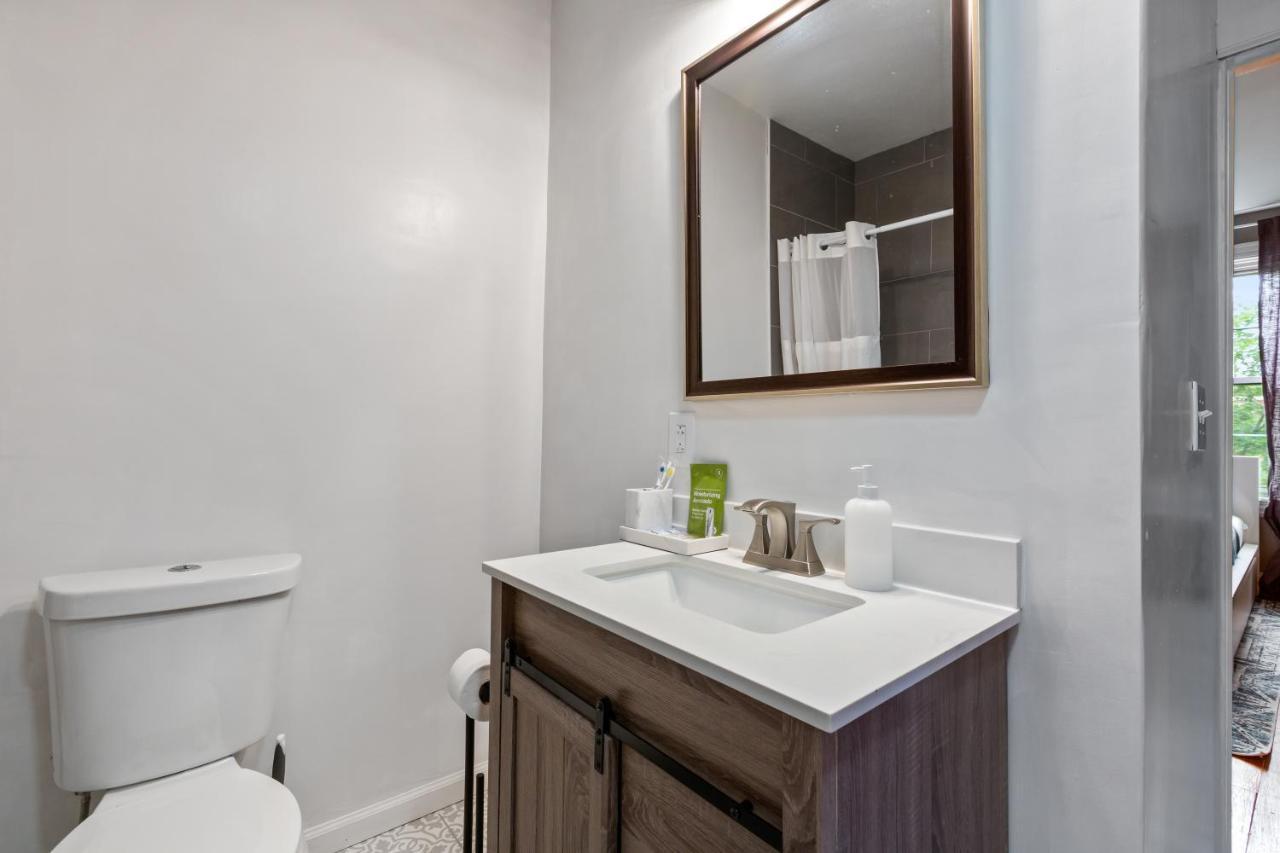 Pristine Townhouse With Rooftop Deck Near Canton! Baltimore Exterior foto